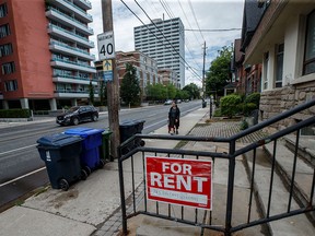 La Banque du Canada s'inquiète de l'impact de la hausse des taux d'intérêt sur les locataires.